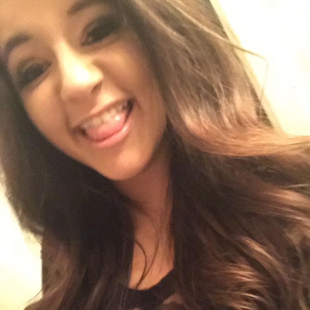 Poshmark Seller: Jessica Lynn